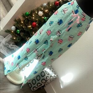 Soft pajama bottoms with coffee cup print